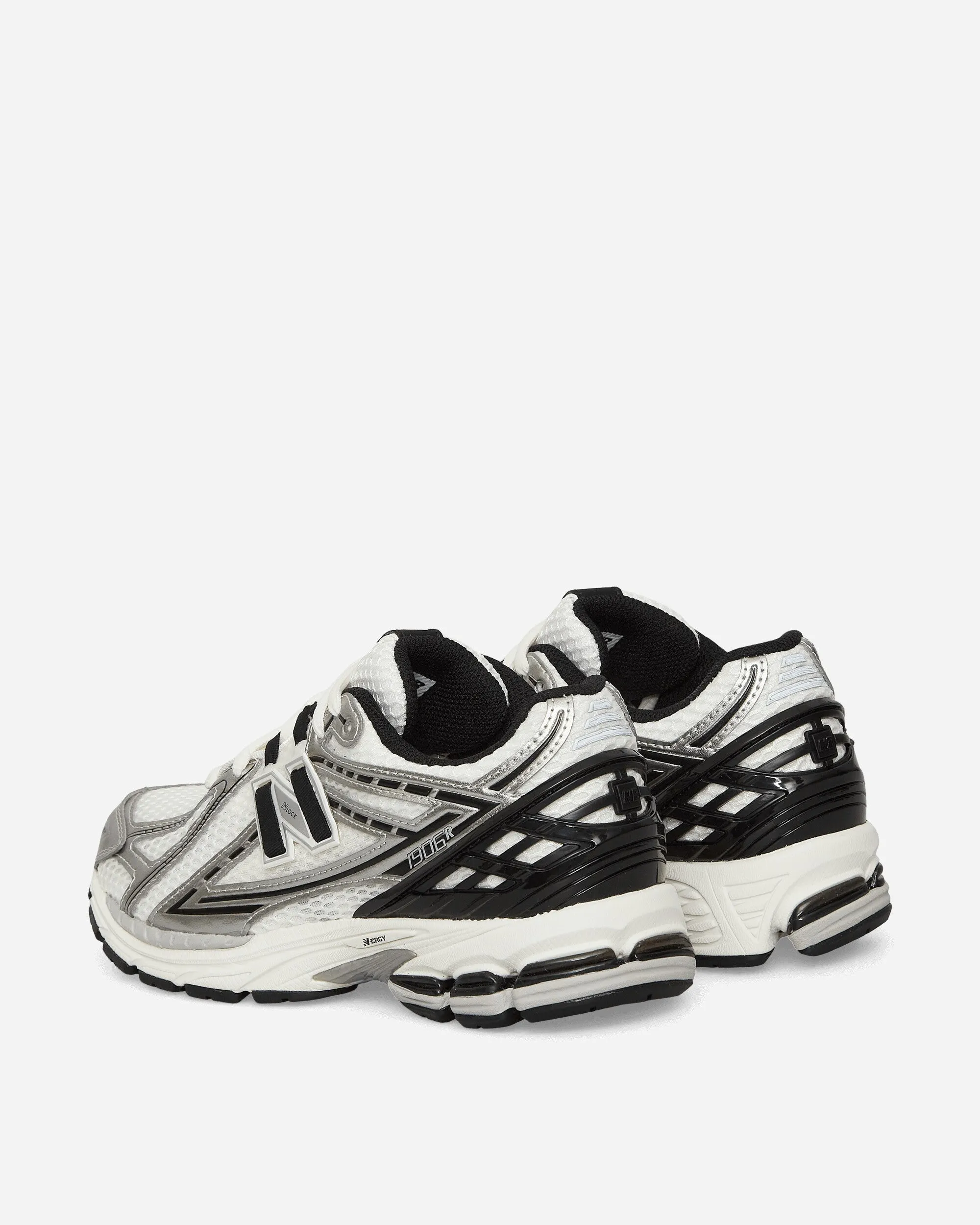 1906R Sneakers Silver Metallic / Black / Sea Salt