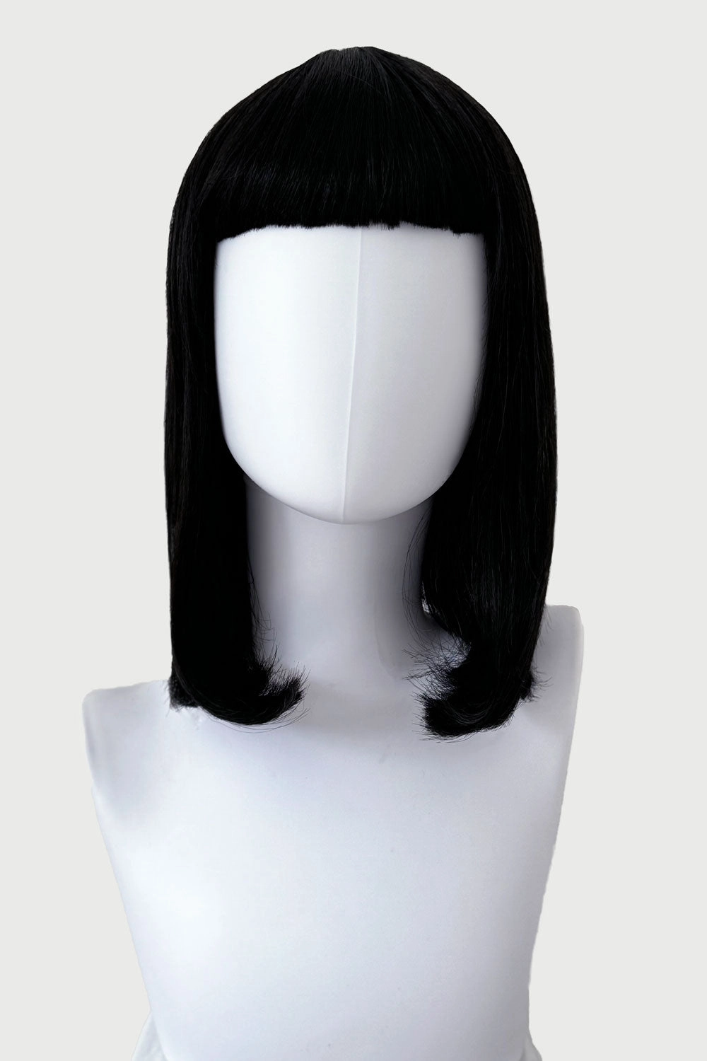 Black long bob wig with a short retro, rockabilly-style fringe: Beth