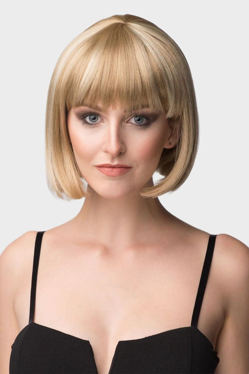 Blunt blonde bob wig with fringe: Gracie