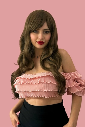 Long wavy light brown wig with vintage-style straight fringe: Maya