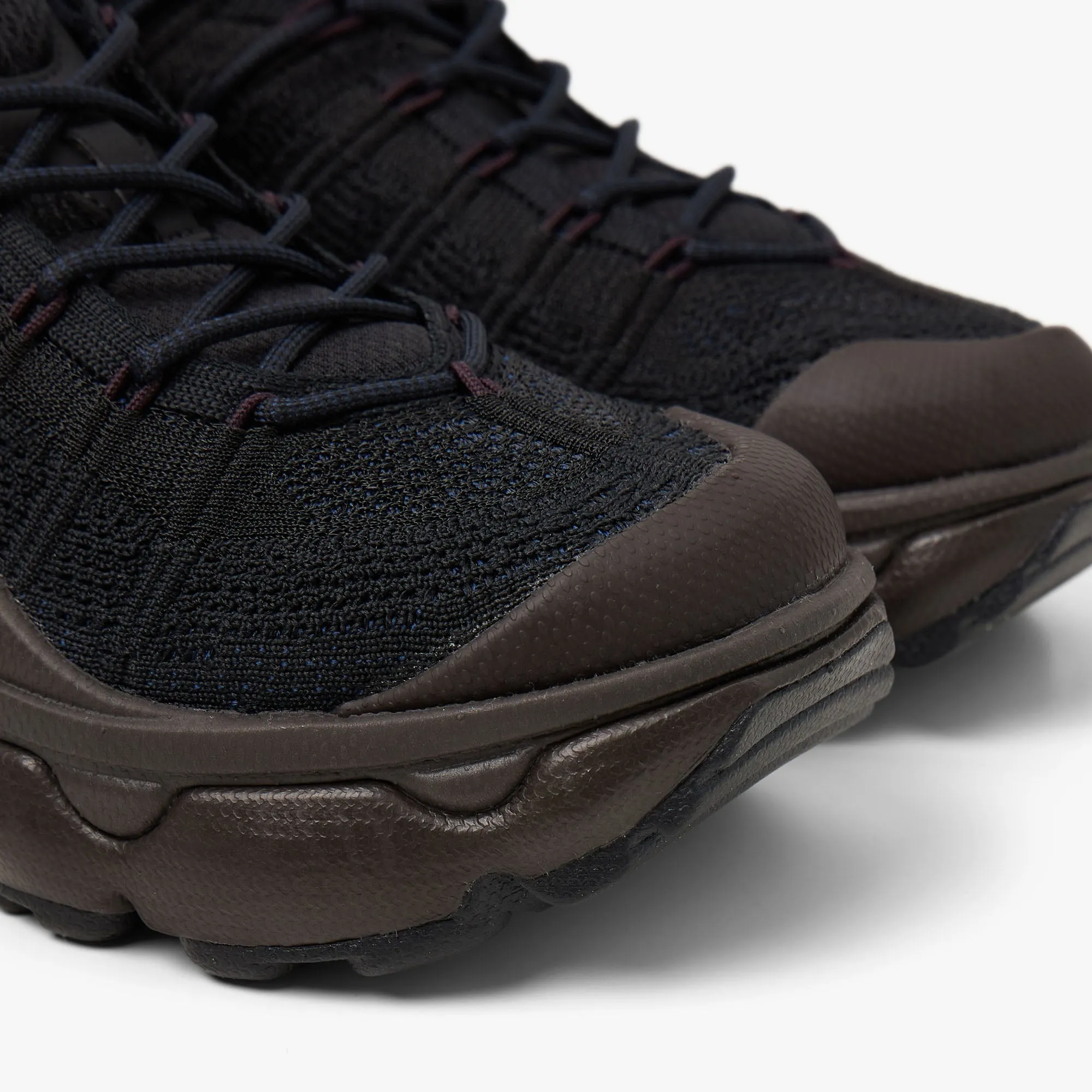 Nike Women's Air Max Flyknit Venture Black / Cacao Wow - Velvet Brown