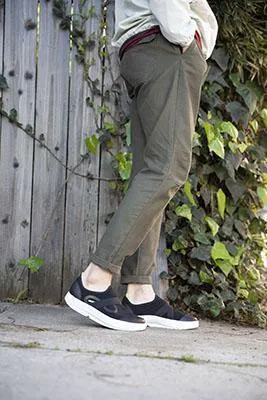 Oofos Men's OOmg Low Black/White