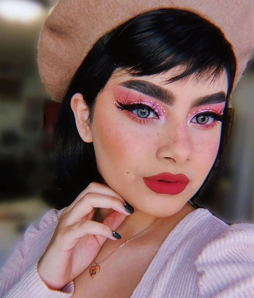 Short black bob wig: Josie